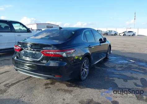2021 Toyota Camry Xle z USA, uszkodzony, nr VIN 4T1F31AK6MU566410